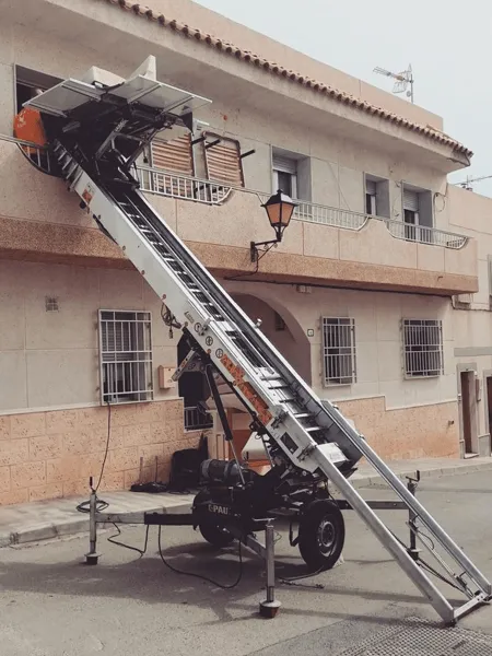 grua-elevadora-mudanzas-salamanca-la-seda-min grua-elevadora-mudanzas-salamanca-la-seda-min