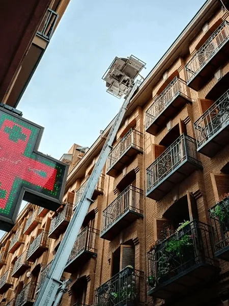 grua-elevadora-mudanzas-salamanca-la-seda6-min grua-elevadora-mudanzas-salamanca-la-seda6-min