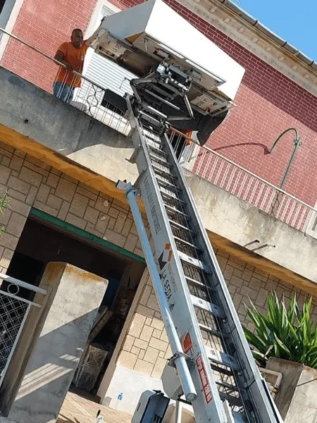 grua-elevadora-mudanzas-salamanca-la-seda7-min grua-elevadora-mudanzas-salamanca-la-seda7-min