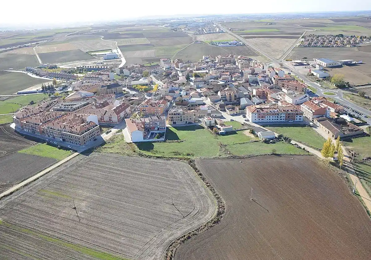 Mudanzas en Castellanos de Moriscos 8 Mudanzas en Castellanos de Moriscos: vista aérea del casco y los campos que lo rodean