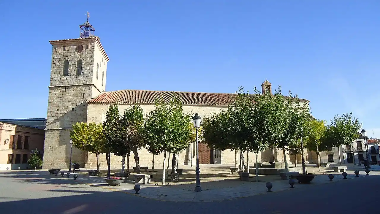 Mudanzas en Macotera 8 Mudanzas en Macotera: vehículo de La Seda cerca de la Plaza Mayor