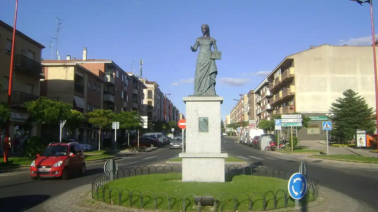 Mudanzas en Santa Marta de Tormes 8 Mudanzas en Santa Marta de Tormes: vehículo de La Seda junto al Tormes, Salamanca